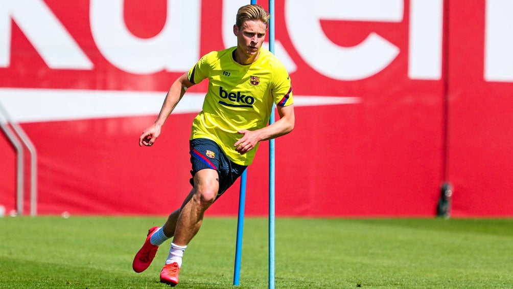 Frenkie de Jong durante un entrenamiento con Barcelona 