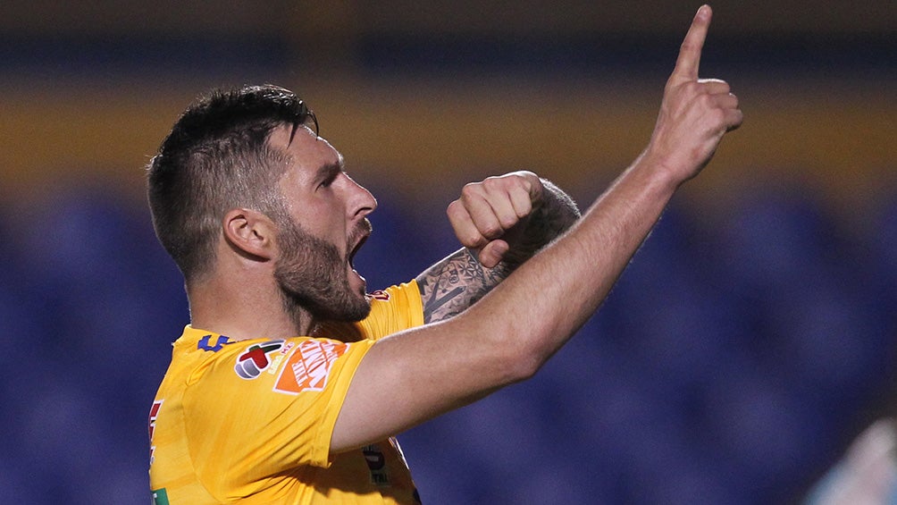 Gignac celebra un gol con Tigres