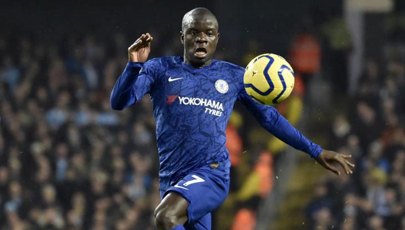 Kanté durante un duelo con Chelsea en Premier League 