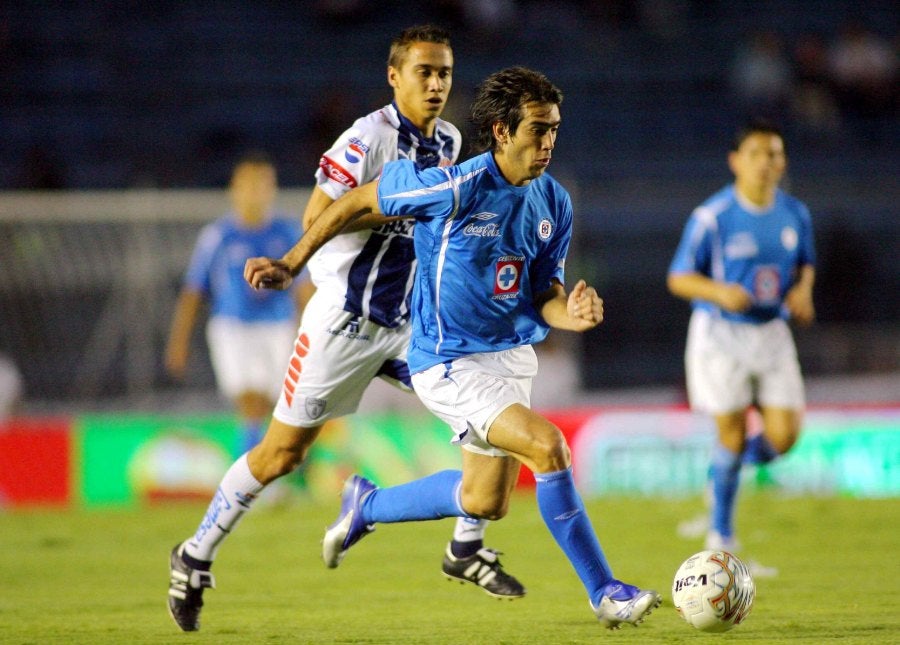 César Delgado durante un partido con Cruz Azul