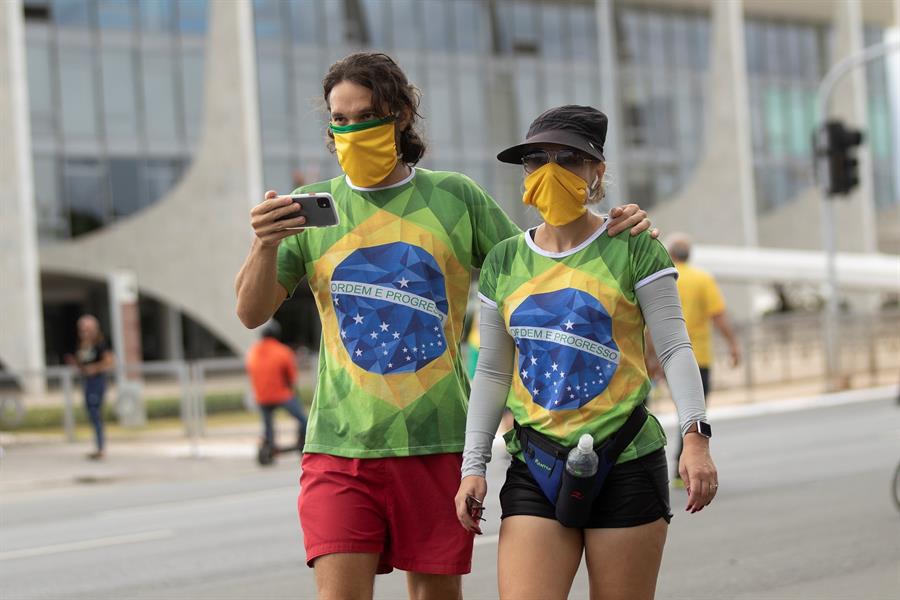 Habitantes de Brasil durante la contingencia sanitaria