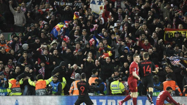 Álvaro Morata celebrando suu anotación en Anfield