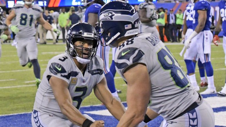 Russell Wilson y Jimmy Graham celebran TD de Seattle 