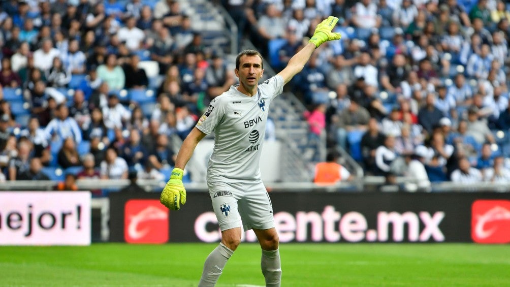 Marcelo Barovero durante un partido con Monterrey