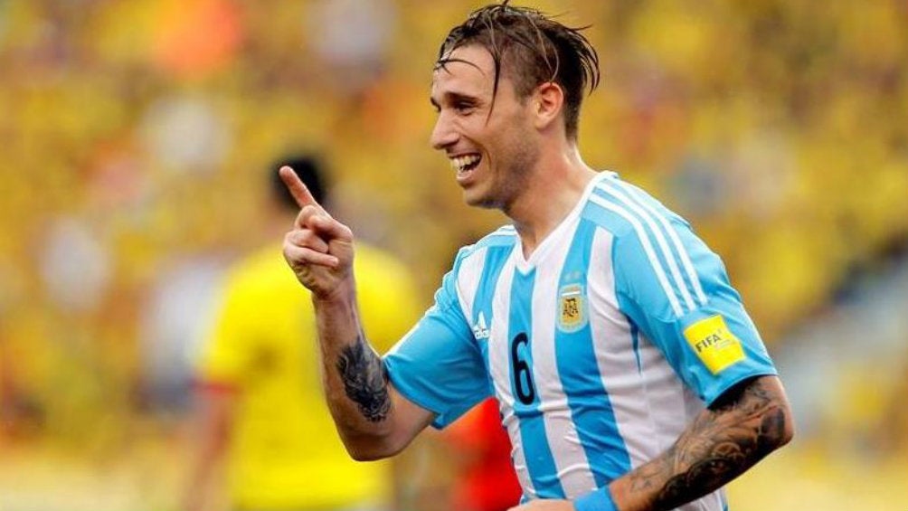 Lucas Biglia en acción con Argentina