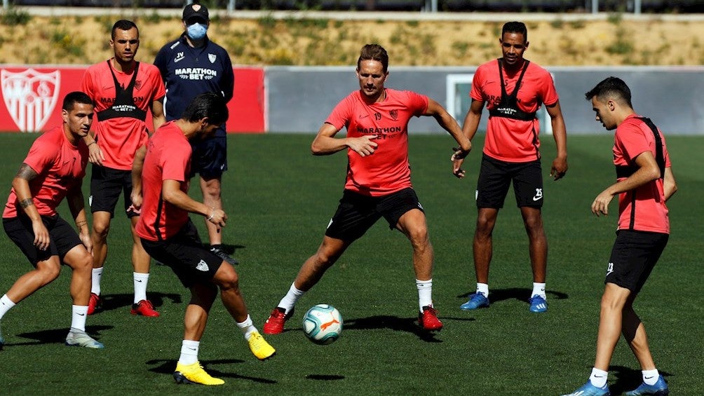 Jugadores del Sevilla durante un entrenamiento