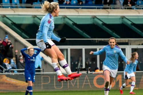 Jugadoras del Manchester City celebran un gol