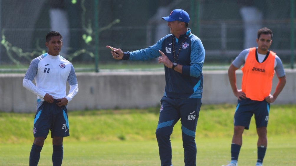 Robert Dante Siboldi durante un entrenamiento de Cruz Azul