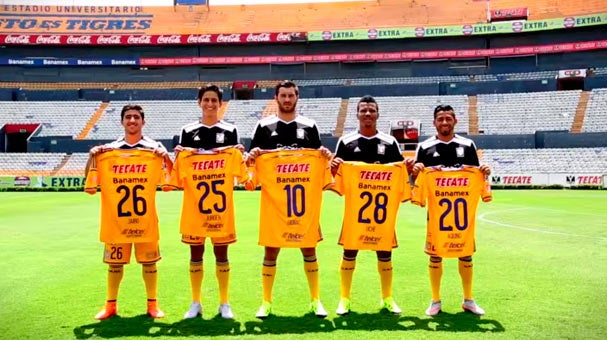 Presentación de refuerzos en Tigres en el 2015