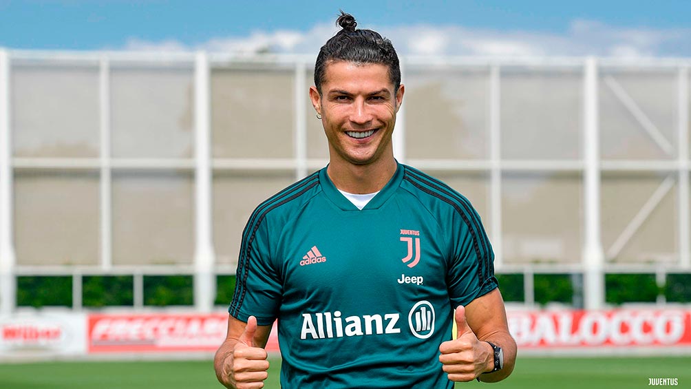 Cristiano Ronaldo lució su nuevo look con el cabello largo