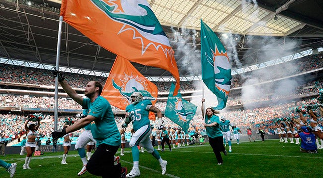 Banderas de los Dolphins antes de un partido