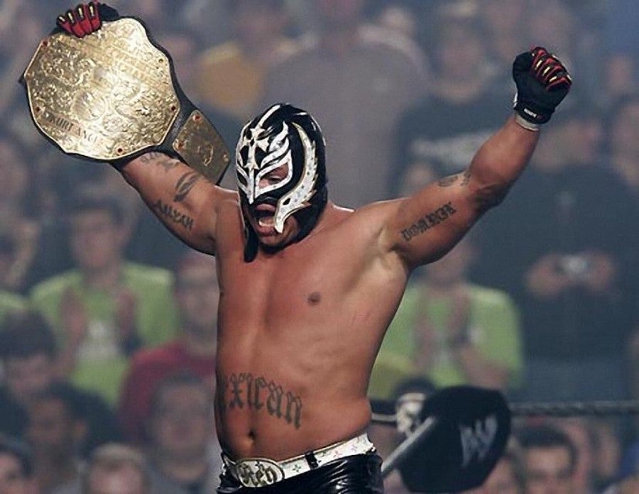 Rey Mysterio esperará el debut de su hijo