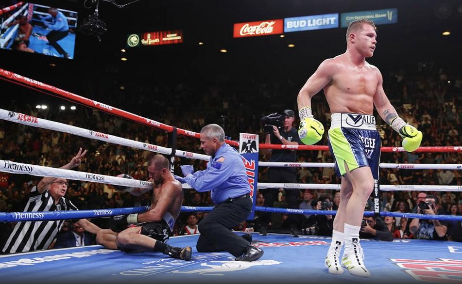 Álvarez en una pelea de box