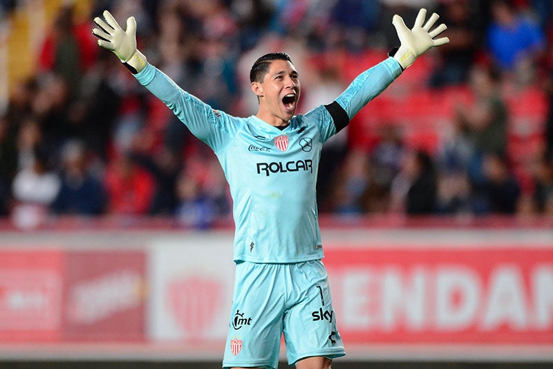 Hugo González celebra una anotación de Necaxa 