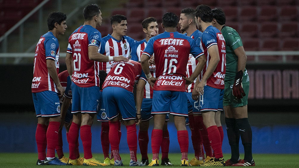 Jugadores de Chivas previo a un partido 