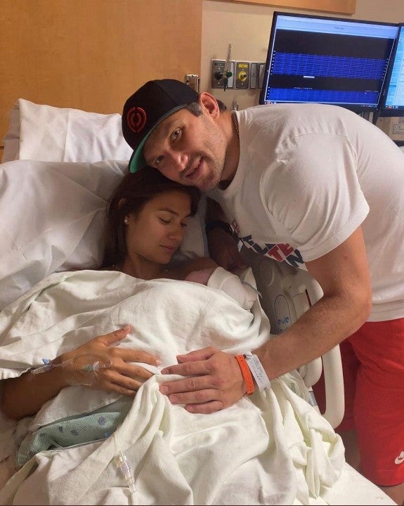 Alex Ovechkin, capitán de Washington con su nuevo hijo 