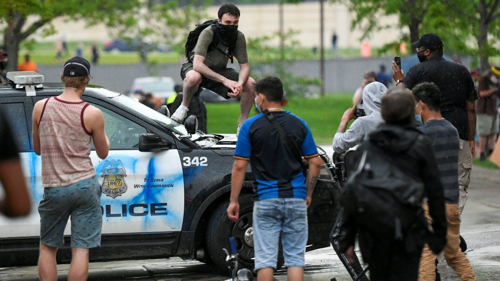 Ciudadanos protestando en Minneapolis