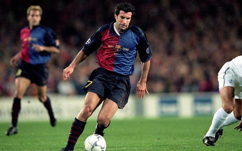 Figo durante su paso por el Barcelona 