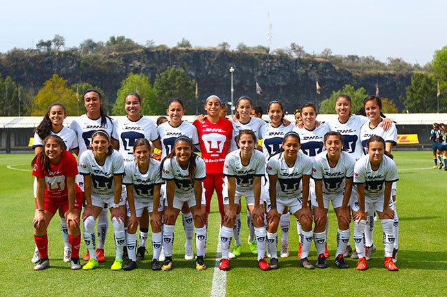 Jugadoras de Pumas posan en Cantera