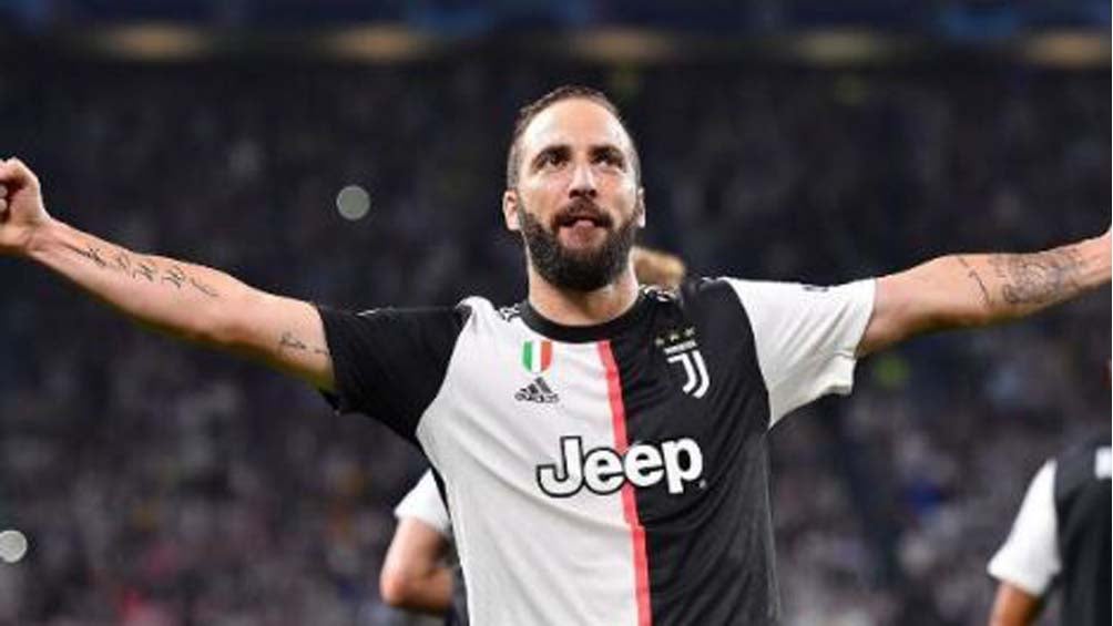 Gonzalo Higuaín festeja una diana con la Juve