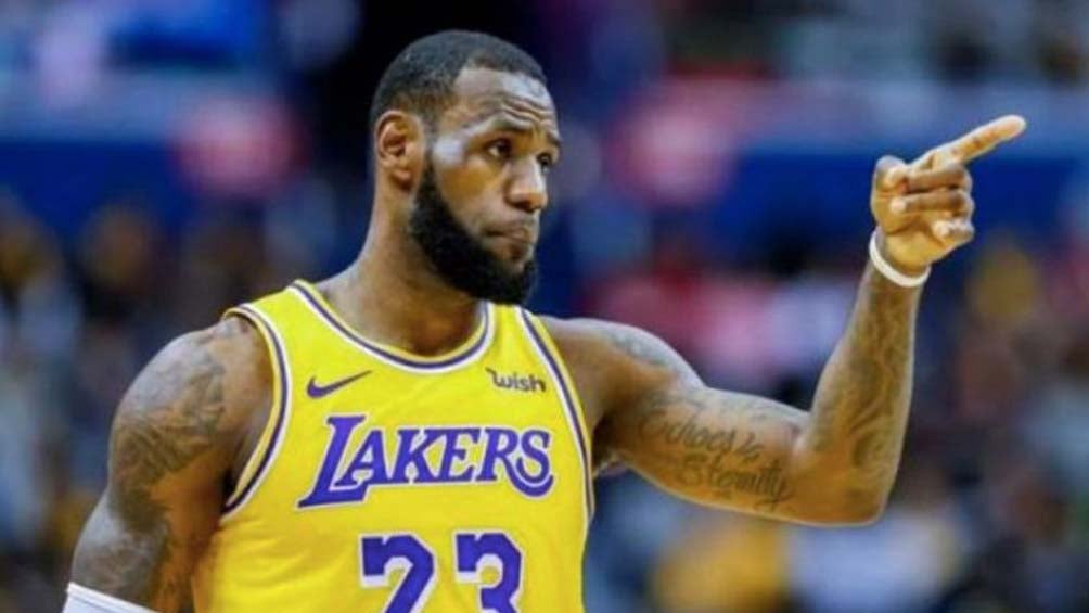 LeBron James en un juego de los Lakers