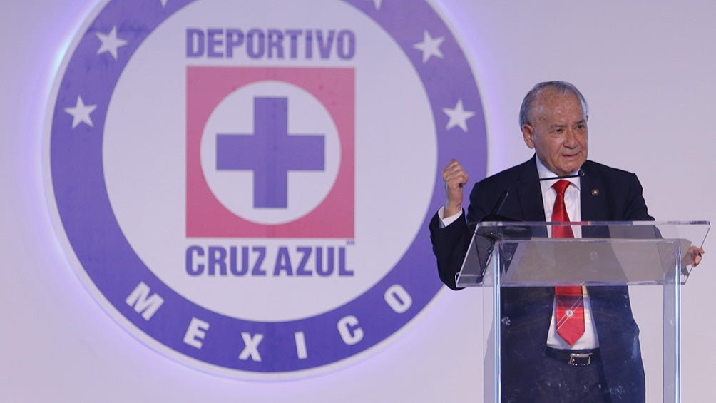 Billy Álvarez en un evento con el Cruz Azul