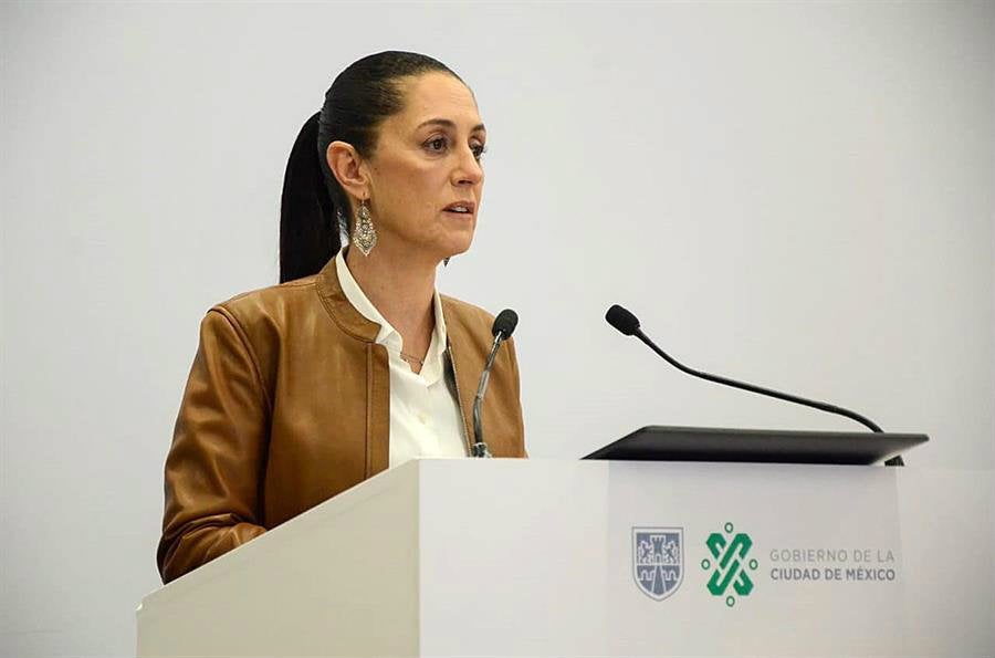 Claudia Sheinbuam en conferencia de prensa