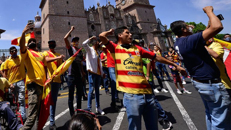 Afición de Monarcas se manifiesta en las calles de la ciudad