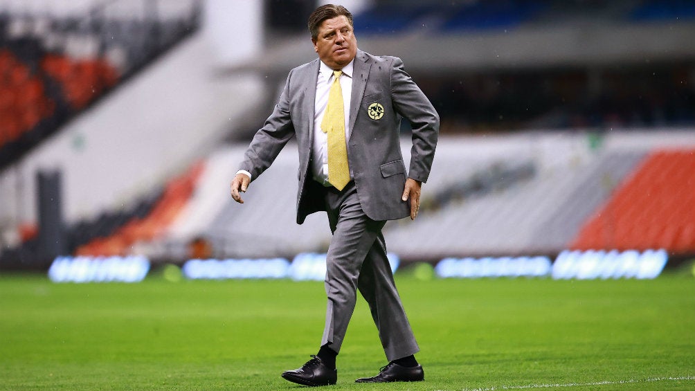 Miguel Herrera en partido con América