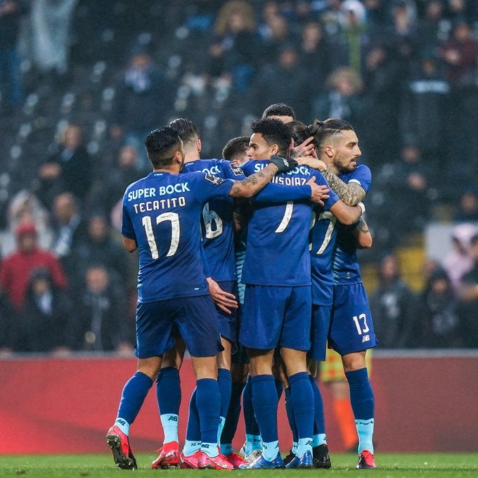 Jugadores del Porto celebran un gol