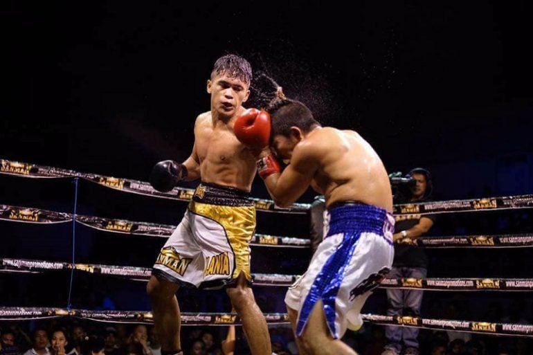 Mike Plania, durante un combate