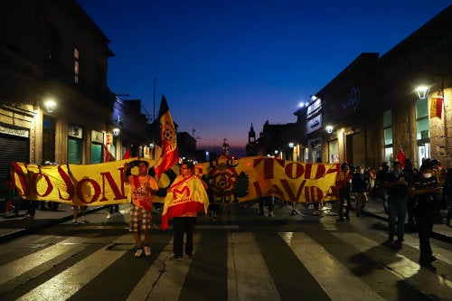 Fanáticos de Monarcas durante una protesta