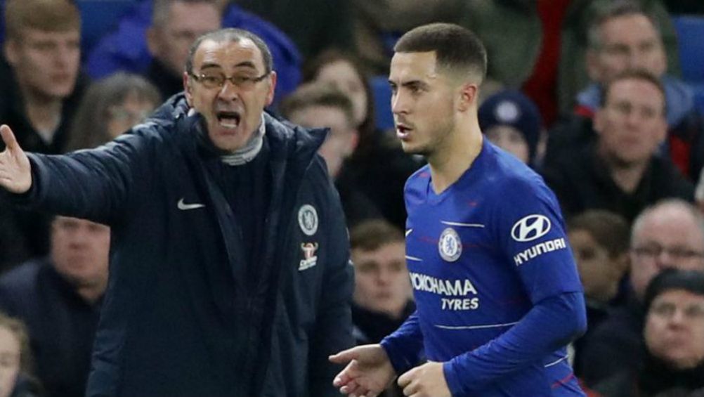 Maurzio Sarri y Eden Hazard con el Chelsea