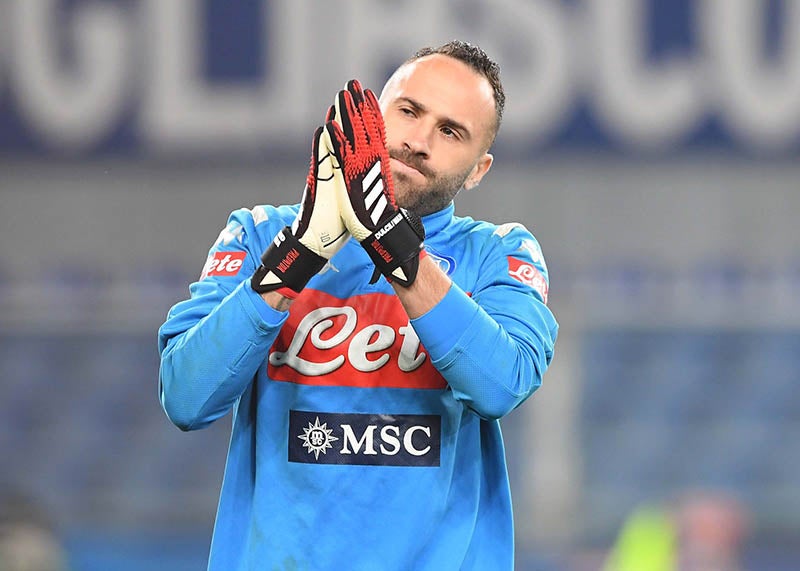 Ospina calienta previo a un duelo con Napoli 