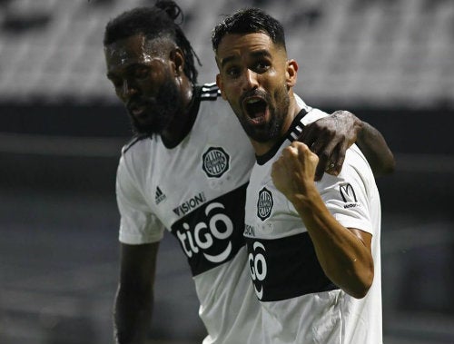 Jugadores del Olimpia durante un partido