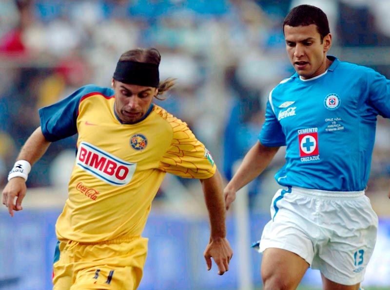 El uruguayo en un partido contra Cruz Azul