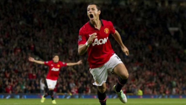 Chicharito celebra un gol con el Manchester United 