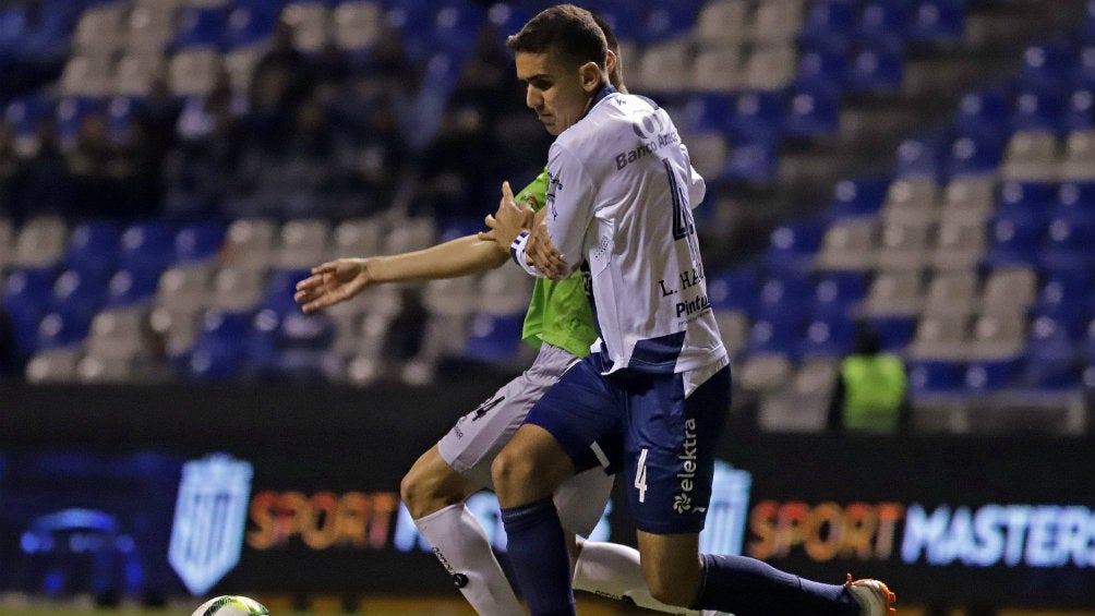 Luis Haquin en partido con Puebla