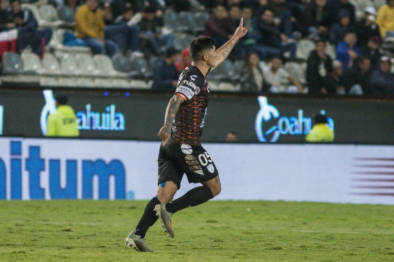 Pocho Guzmán en celebración de gol