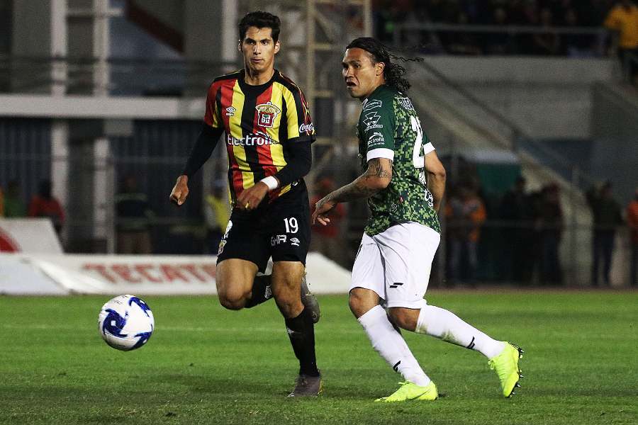 Peña en un juego en la Liga de Ascenso 