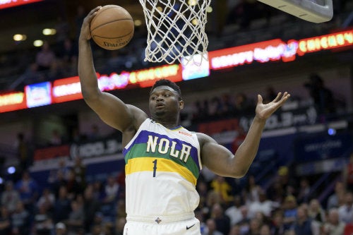 Zion Williamson durante un juego de los Pelicans