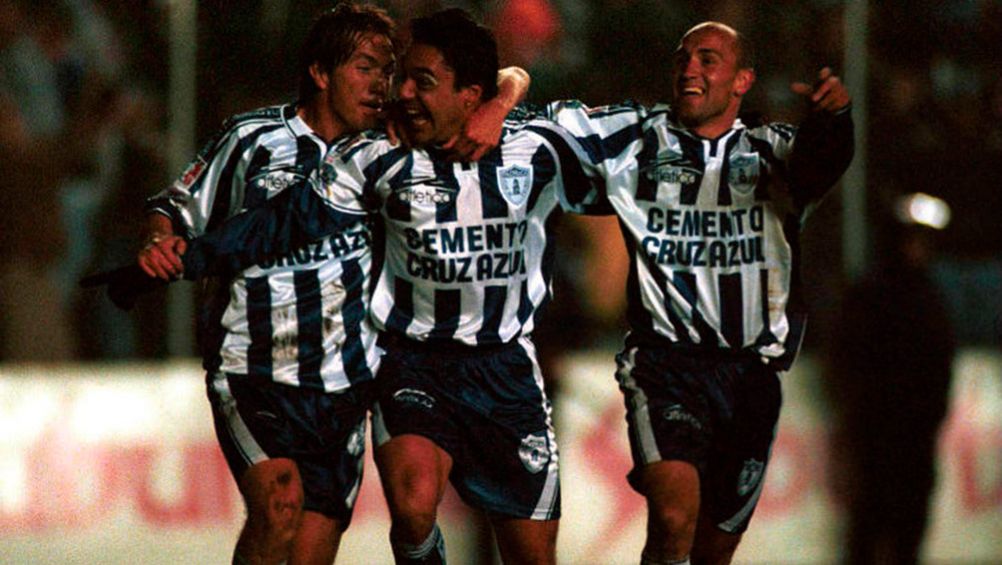 Glaria festeja un gol con Pachuca en 1999