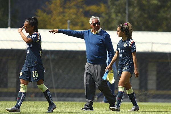 Leo Cuéllar en entrenamiento con América 