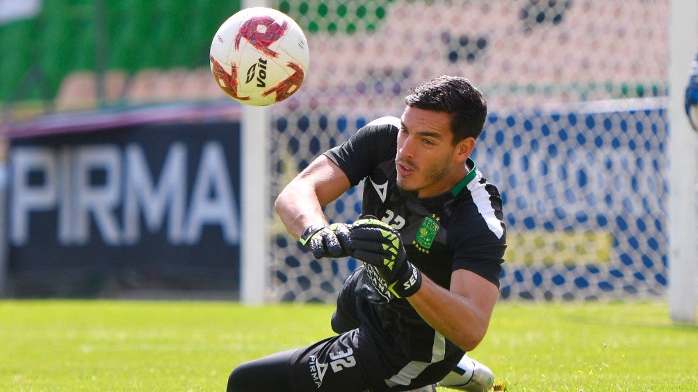 Sebastián Fassi durante un partido con León Sub 20