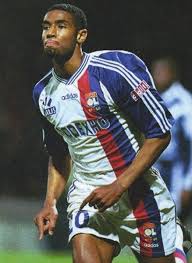 Kanouté durante un juego del Lyon