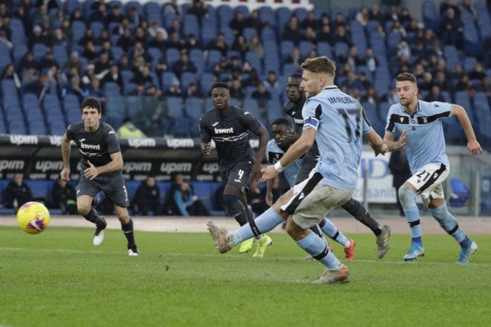 Ciro Immobile cobrando un penal 