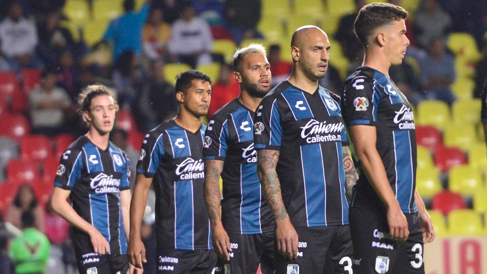 Jugadores de Querétaro durante un partido