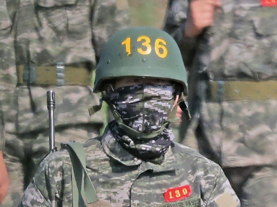 Son en su servicio militar en Corea del Sur