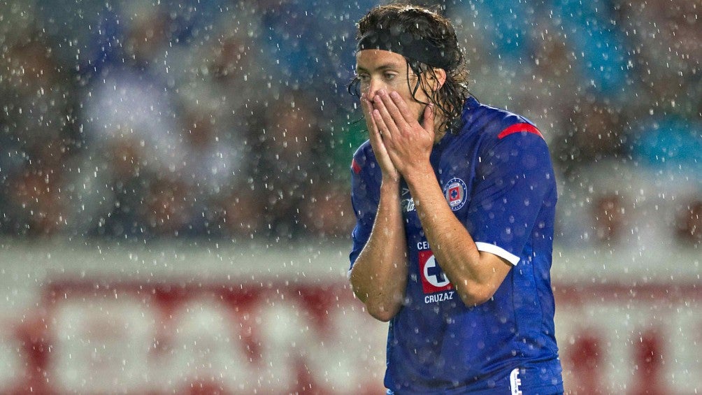 Waldo Ponce durante un partido con Cruz Azul