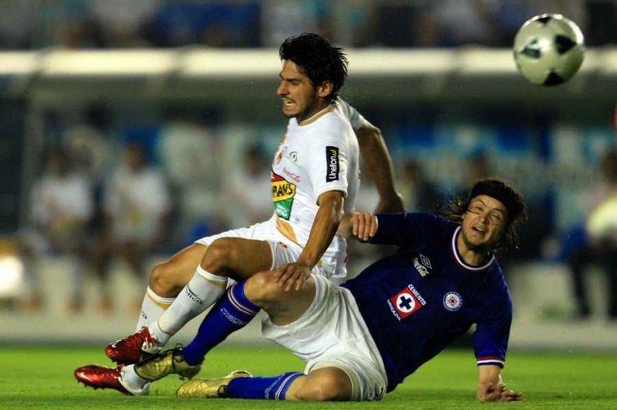 Waldo Ponce durante un partido con Cruz Azul